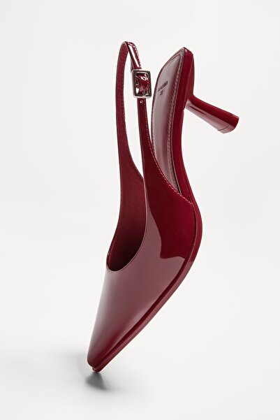 Bershka Kısa sivri topuklu arkası açık ayakkabı