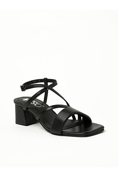 Y.SO صندل نسائي بكعب متوسط أسود | صنع في الهند