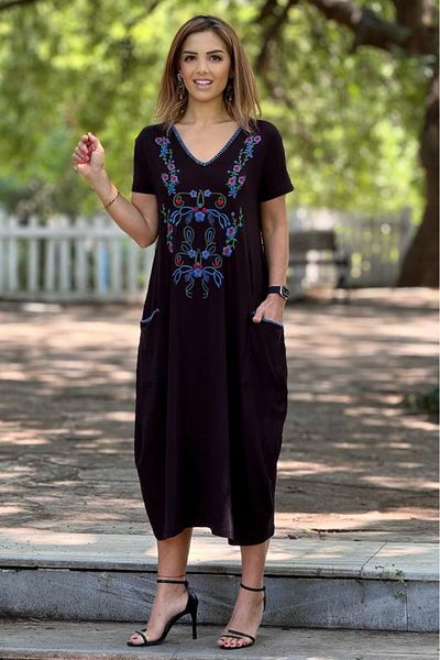Nevin Kaya Moda Rochie din bumbac neagră cu broderie albastră