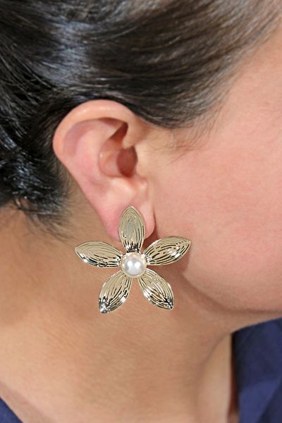 ÖZÜM TAKI Women's Flower Model Pearl Detail Earrings Gold