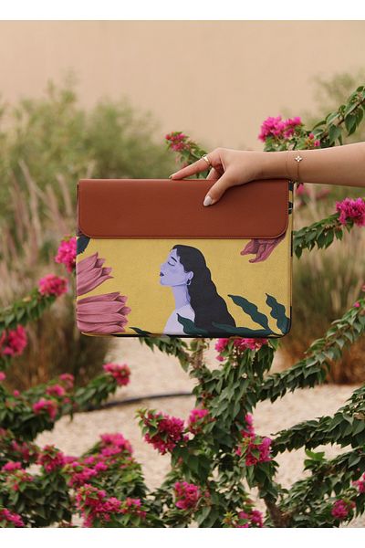 Other حقيبة كمبيوتر محمول - سيدة صفراء