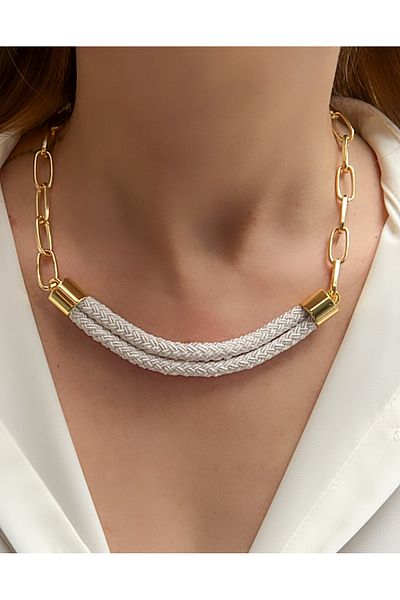 Kutcha Accessories قلادة قصيرة بسلسلة مفصلة منسوجة – مع لمسات ذهبية اللون