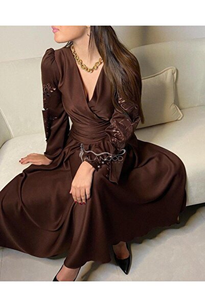 ALANOOD FASHION فستان ناعم وأنيق بخامة تفته حرير كريب بني باكمام مميزة