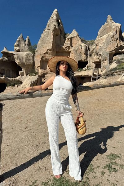 Aventien One Shoulder Seersucker Fabric White Blouse Trousers Suit