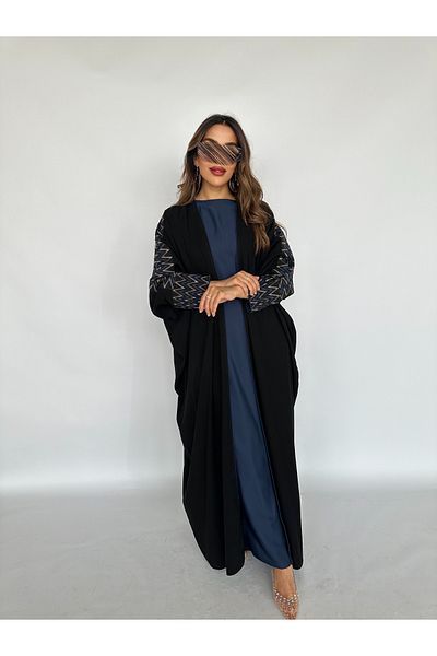 outline Black abaya bisht with embroidery on the sleeves