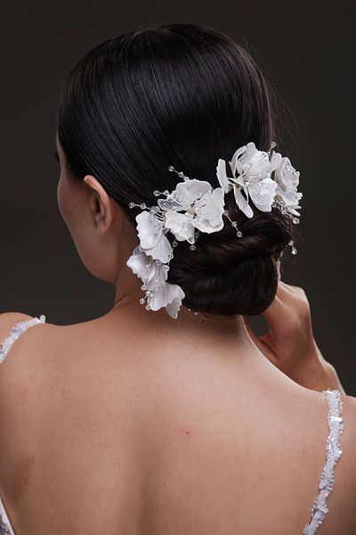 Hayalperest boncuk Delicate White Flower and Wire Embroidered Bridal Hairband