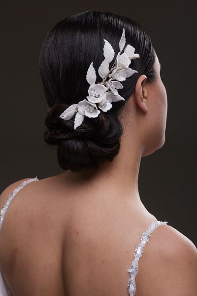 Hayalperest boncuk Elegant Pearl and Flower Detailed Bridal Bun Accessory