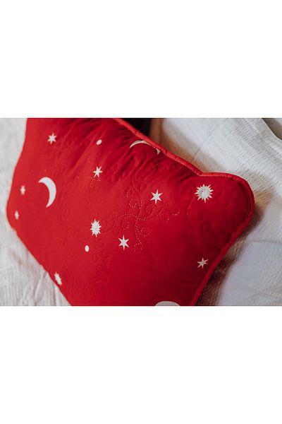 Coneltex "Moon and Stars" quilted pillow Coneltex, 60 x 60 cm, anti-allergic siliconized fiber filling, red