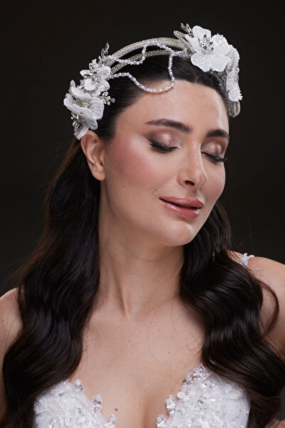 Hayalperest boncuk Eye-Catching Bridal Tiara - Crystal Weave and Large Flower Motif