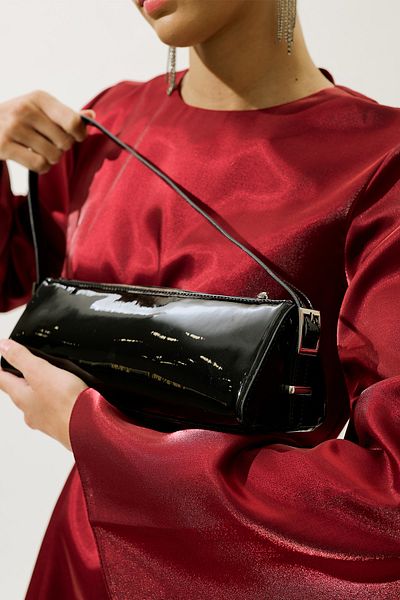 Manuka Prism Form Patent Leather Bag Black