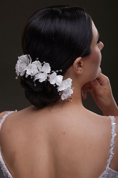 Hayalperest boncuk Delicate White Flower and Wire Embroidered Bridal Hairband