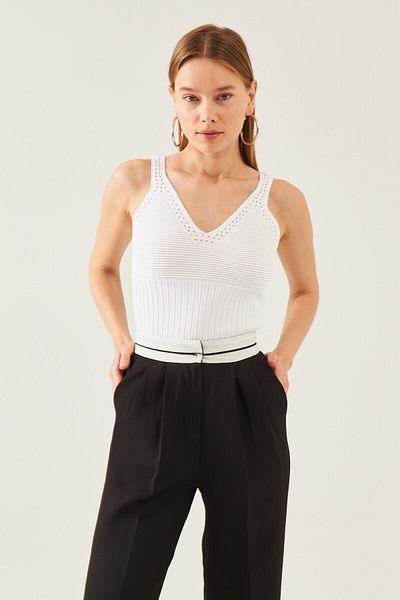 Bonne Maison Women's White Sleeveless Strappy Waist and Collar Detailed Summer Athlete Knitwear Blouse