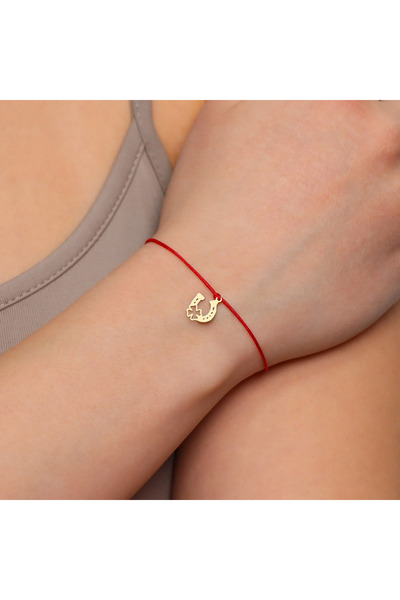 MOHI Fine Jewellery Bratara snur reglabil cu pandant in forma de potcoava cu trifoi, aur 14k