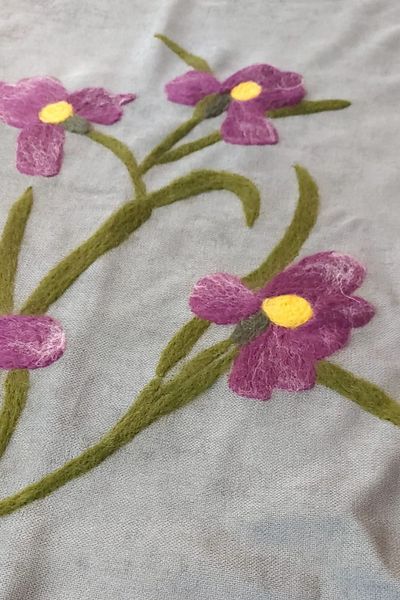 Uretti - Özlem 9422 9442 Handmade Felt Needle Embroidered Purple Flower Motif Runner Tablecloth - Green