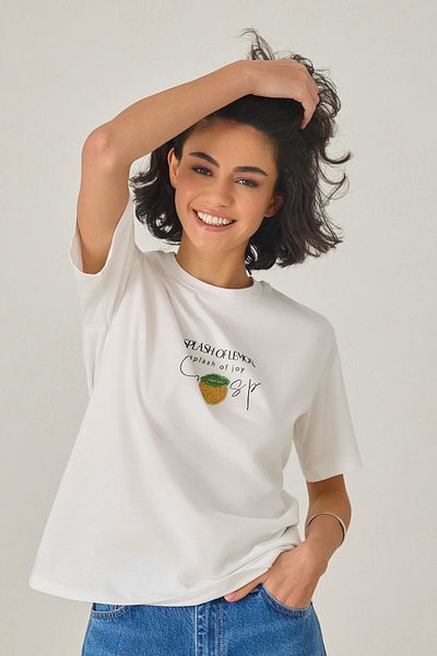 Amia&Co. Ecru Lemon Detailed Beaded Printed Crew Neck Short Sleeve T-Shirt