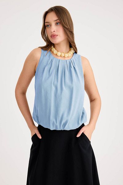 Vitrin Pleated Front Zero Sleeve Skirt Hem Elastic Blouse