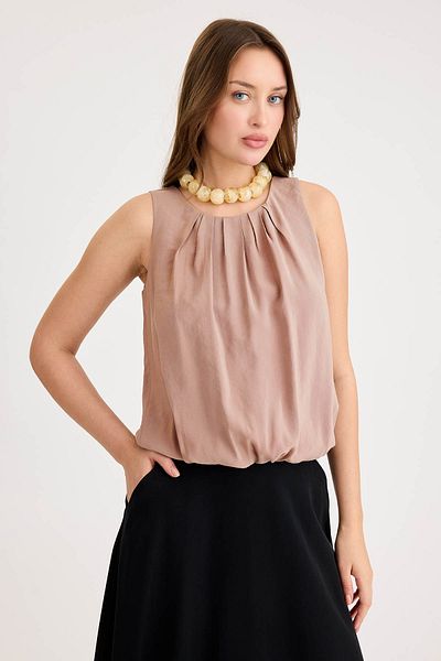 Vitrin Pleated Front Zero Sleeve Skirt Hem Elastic Blouse