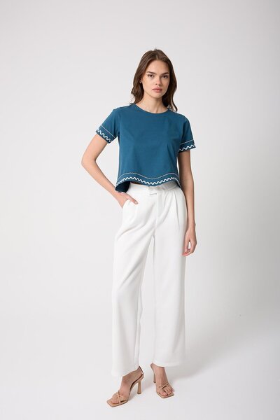 AMİDA Γυναικείο μπλουζάκι με κέντημα Indigo με λεπτομέρεια κοπής με λέιζερ - 2520