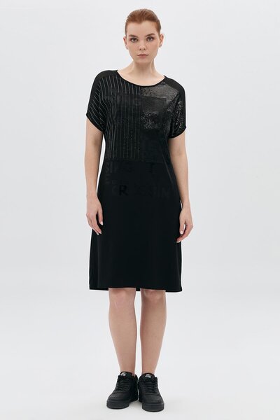 DAIDO فستان شيفون مزين بخطوط مطبوعة وترتر