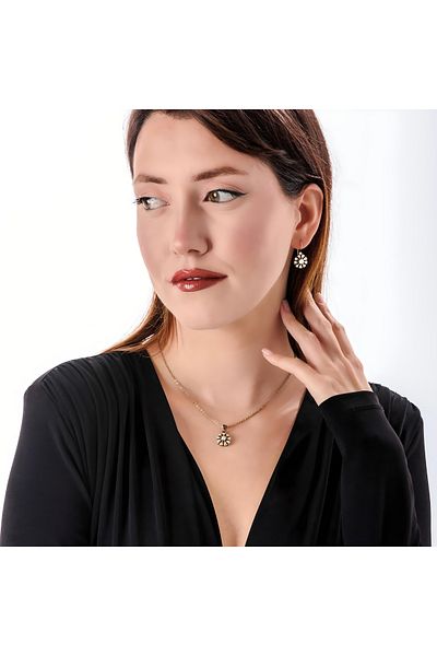 Atelier LEO Handmade Jewellery طقم قلادة على شكل وردة مصنوعة يدويًا من حجر الكريستال النحاسي لا يسبب التلطيخ طقم مجوهرات نسائية