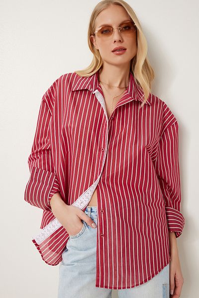 Happiness İstanbul Burgunderfarbenes, gestreiftes Oversize-Hemd mit Spitzendetail für Damen RV00210