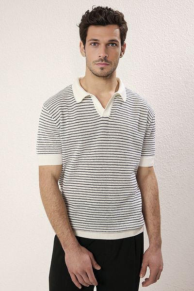 Trendyol Collection Pruhované pletené tričko Ecru Polo s výstřihem - Tmnss25Po00007
