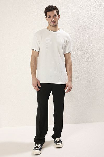 Trendyol Collection Μπλουζάκι με λευκή υφή T-Shirt - Κανονική εφαρμογή TMNSS25TS00042