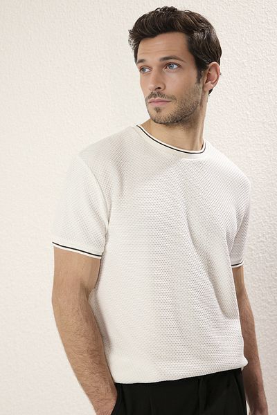 Trendyol Collection Μπλουζάκι με λευκή υφή T-Shirt - Κανονική εφαρμογή TMNSS25TS00042
