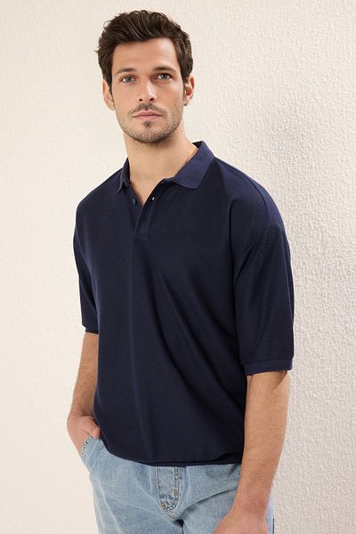 Trendyol Collection Oversize tričko Polo Neck s texturou v námořnické modré - TMNSS25PO00003