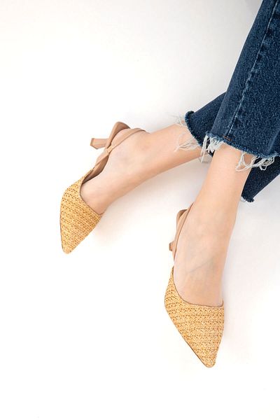 SOHO Klassische Damenschuhe mit Absatz aus Stroh 20430