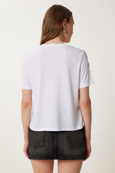 Happiness İstanbul Women's White Contrast Stitching Detailed Knitted T-Shirt Tp00087