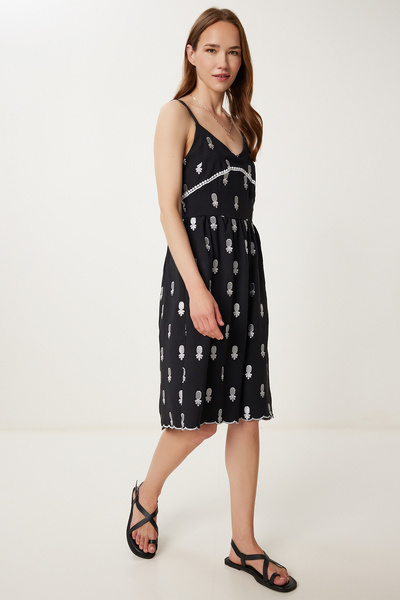 Happiness İstanbul Kadın Siyah Askılı Nakış İşlemeli Yazlık Elbise TP00053