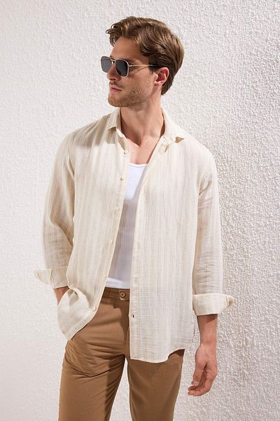 Edit by Trendyol Beigefarbenes, gestreiftes, atmungsaktives Baumwoll-Musselin-Hemd TMNSS25GO00015