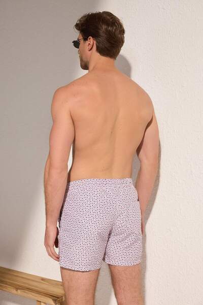 Trendyol Collection Rote Standard-Fit-Badehose mit Fischmuster und Meeresmotiv, TMNSS25DS00007