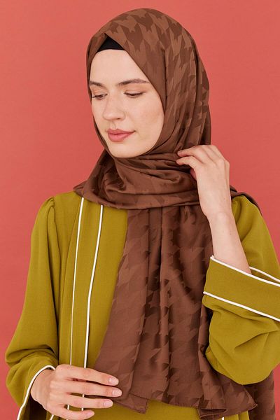 MİRSOY SCARF Копринен жакардов шал с шарка „хаундстут“ в цвят кафе