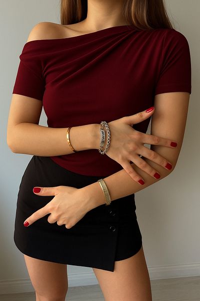 Butik Beyza Μπλούζα με κοντό μανίκι με έναν ώμο