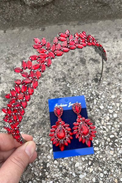 Hobigram مجموعة تاج الزفاف الأحمر من أليخاندرو هينا للمناسبات الخاصة، تاج نسائي وثلاثة أقراط متحركة