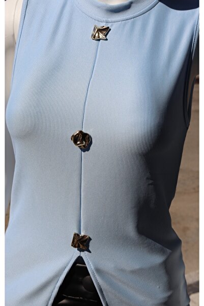 trendhazan A Quality Button and Front Slit Detail Ottoman Fabric Zero Sleeve Bluz