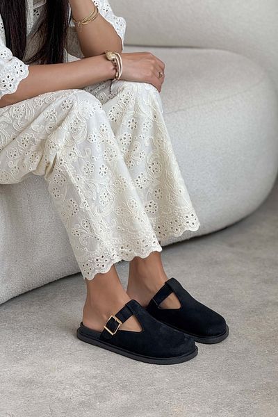 NİŞANTAŞI SHOES Papuci de damă Oswin din piele intoarsa neagra cu talpa plată cu detaliu de cataramă