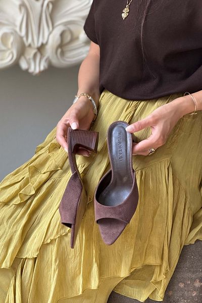 NİŞANTAŞI SHOES Papuci de damă Morgana maro din piele intoarsa cu toc gros