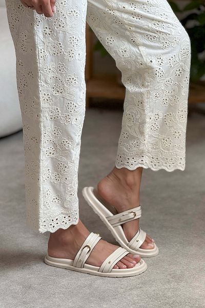 NİŞANTAŞI SHOES Papuci de damă Zizi Bej Matte Cataramă Detaliată Bandă Dublă Talpă Plată