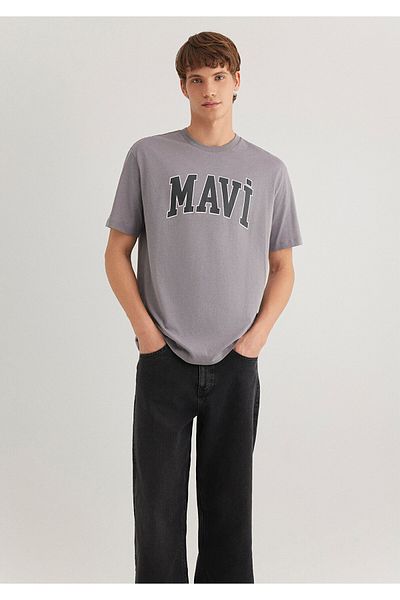 Mavi Graues T-Shirt mit Logo-Print, lockere Passform / Loose Relaxed Fit0611711-83747