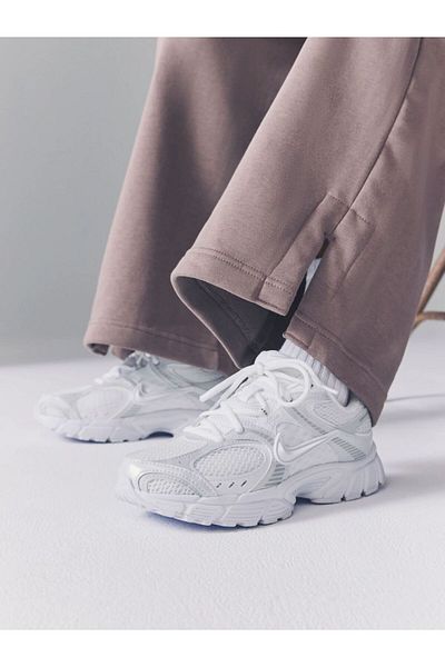 Nike White Sports Shoes Rnr Unisex Retro White Sneaker Shoes