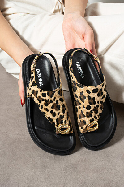 DESPİNA Papuci maro pentru femei cu detaliu de cataramă aurie – eleganti și confortabili pentru utilizare zilnică