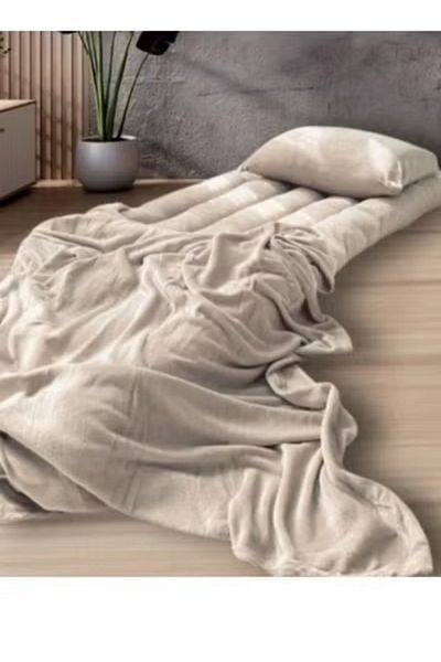 smart home The 4-in-1 Guest Package consists of a mattress, a light blanket, a pillow, and a stylish bag.