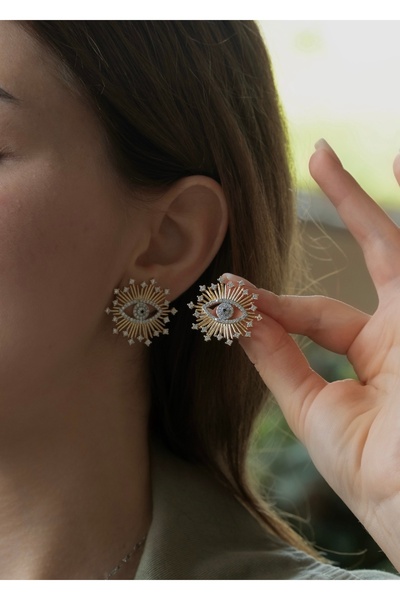 Home Sihra Accessories altın renkli kirpikli göz detaylı çivi model zirkon taşlı küpe göz küpe