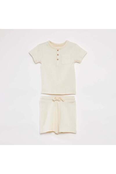 KIABI طقم بيجامة من تيشيرت وشورت محبوك بنمط الوافل - طقم من قطعتين، أبيض