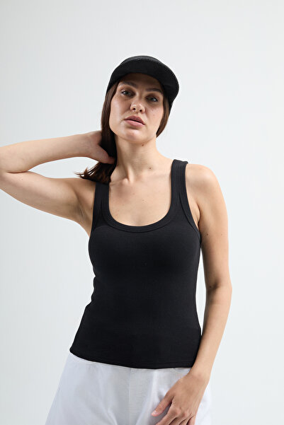 JUD Cuello 82004 Μαύρο γυναικείο μπλουζάκι με λαιμόκοψη σε σχήμα U