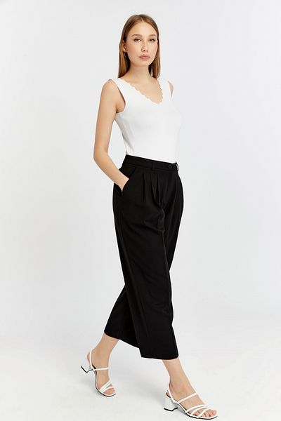 Bolivente Black Regular Pleated Short Leg Trousers