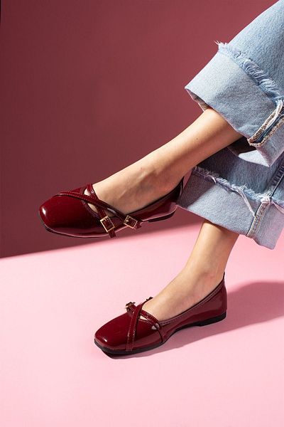 FUGA MODA Berky Burgundy Patent Leather Ballerinas with Cross Piping and Buckle Detail